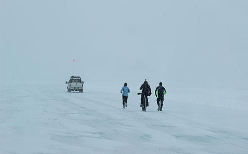 http://www.runnersworld.com/runners-stories/what-it-feels-like-to-run-a-marathon-on-an-ice-road