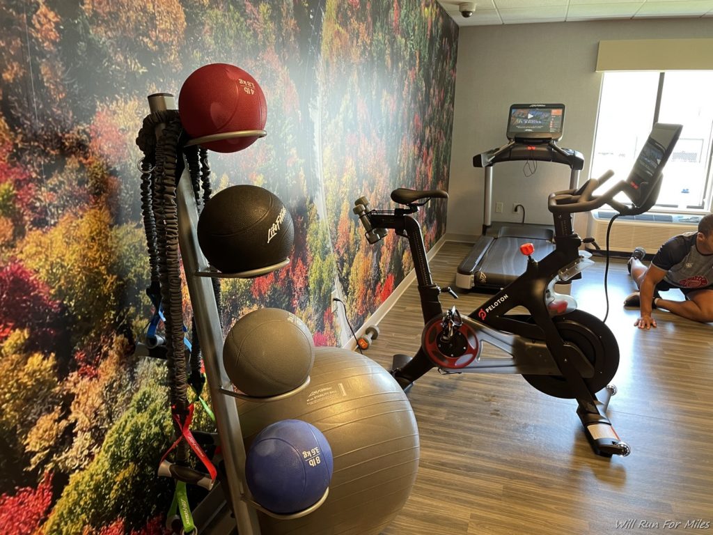 exercise bikes and exercise bikes in a room