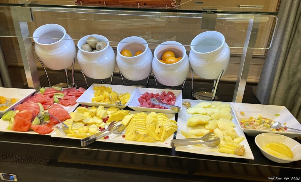 a buffet with different types of fruit
