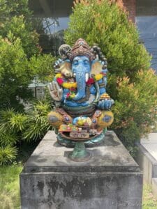 a statue of a hindu god