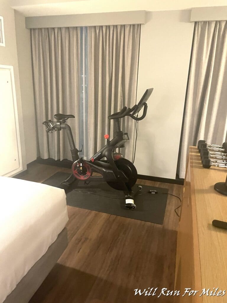 a exercise bike in a room