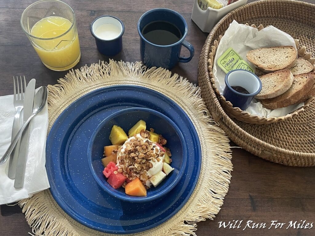 a plate of fruit and bread on a table